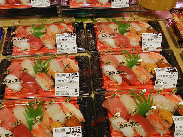 Popular o-bento lunch boxes/hand-rolled sushi