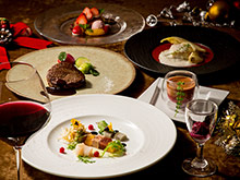 Enjoy an elegant moment in a quiet restaurant on your anniversary with your loved one.