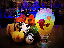 Enjoy original cocktails tailored to seasonal events.