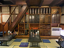 Once inside the warehouse, the old seiro and antiques are eye-catching.